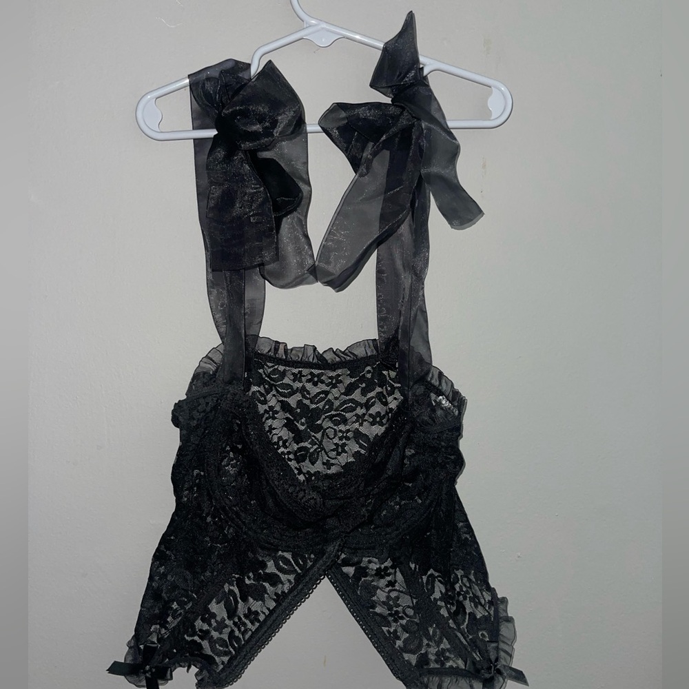 BLACK LACE TOP